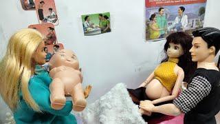 Barbie hamil melahirkan bayi raksasa?  Barbie pregnant #barbie #barbiehamil