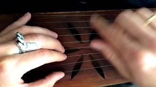 Fast plucking in cascade with simple strumming kokle