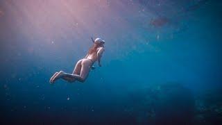 Freediving Girls No Fin Dive to -12M