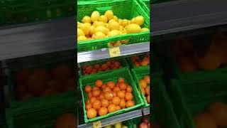 Цена на бананы лимоны и груши в магазине в России #shorts