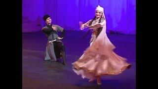 Beautiful Azerbaijani folk dance Naz elama Caucasian couple dance