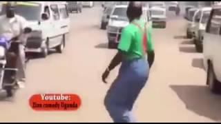 VIDEO LUCU ORANG AFRIKA LAGI MAU NYEBRANG JALAN DI JAMIN NGAKAK ABISSSS