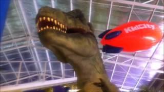 Penampakan Dinosaurus Di Mall Transmart Cilandak