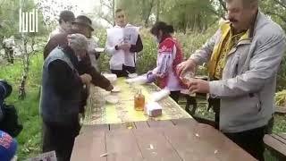 Кандидат в Черкасской области агитировал наливая водку