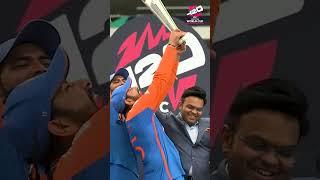 Rohit Sharma With Winning Trophy   Iski Behan Ki Maje Maje ️️️️