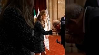 the man kisses princess leonors hand#princessleonor #infantasofia #shorts