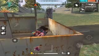 Jogando uma partida Free fire