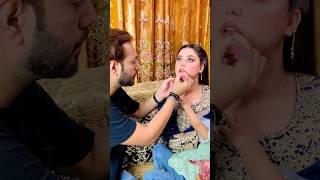 Kanwal Aftab Apna Makeup Krwaty hue 