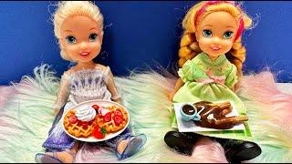 Elsa and Anna toddlers snack in their room