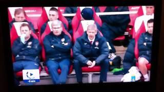 Arsene Wenger throws a wobbly