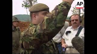 YUGOSLAVIA KOSOVO PRISTINA RUSSIANS BLOCK ACCESS TO AIRPORT