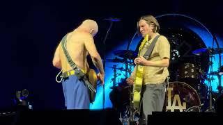Red Hot Chili Peppers - Flea & John Frusciantes jam Live 4K