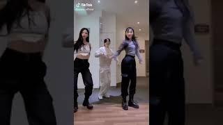 Taeyeon dancing to Next Level with aespa