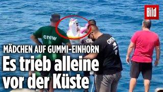 Junges Mädchen auf Gummi-Einhorn vor der griechischen Küste gerettet