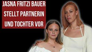 Jasna Fritzi Bauer stellt Partnerin und Tochter vor