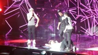 Louis Tomlinson falls on stage One Direction - Kiss You Adelaide Australia 2013