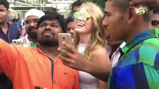 Selfie Rampage In Mumbai India