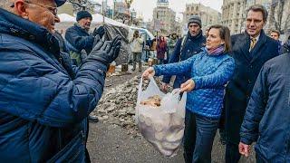 Булочки от госдепа и завоз денег на евромайдан. Вести недели 15.12.2013 Россия 24