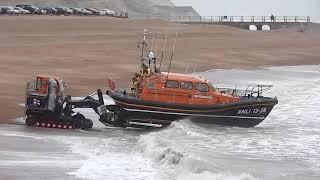 Rough weather launch of the Hastings Lifeboat