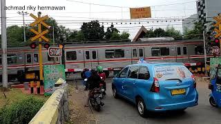 Perlintasan kereta api teuku cik ditiro mampang menteng jakarta