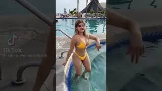 Sexi kız güzel bikinisiyle dikkat çekti