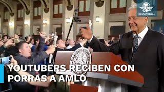 Youtubers reciben a AMLO con porras y aplausos en La Mañanera