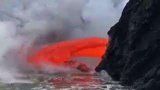 美國地質調查局在夏威夷基拉韋亞火山捕捉到難得的熔岩入海瞬間