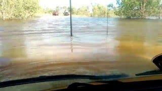 80 Series Landcruiser 4x4 Deep Water Crossing NT