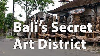 Balis  Secret Art street - where the wholesales buy their treasures