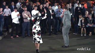 ЛОВЗАР Красивые девушки и парни танцуют Чеченская лезгинка 2024