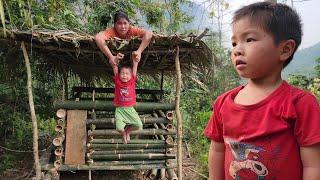 How a single mother made a pig pen from bamboo in the forest was in danger