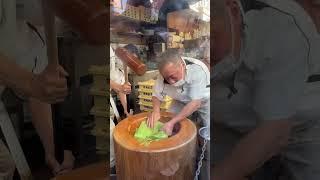 How mochi is traditionally made in Japan 