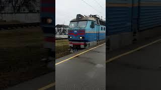 ЧС4-125 з пасажирським поїздом