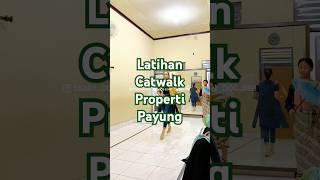 Latihan Catwalk Properti Payung bersama Doc Deb #catwalk #modeling #docdzone