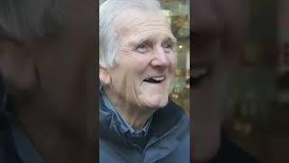 When BBC interviewed former Liverpool goalkeeper Tommy Lawrence - Touching 