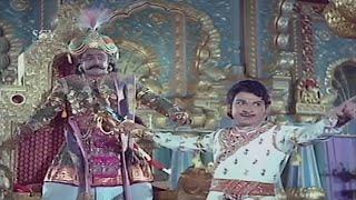 ನಾವು ಕದಂಬರು… ಕನ್ನಡ ತಾಯಿಯ ಮಡಿಲಲ್ಲಿ ಬೆಳೆದ ಮಕ್ಕಳು  Best Scene From Mayura Kannada Movie  Dr. Rajkumar