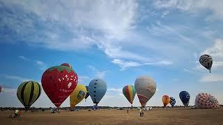 25. FAI Hőlégballon Világbajnokság Szegeden.  Csütörtöki felszállás a szegedi repülőtéren. videó 2