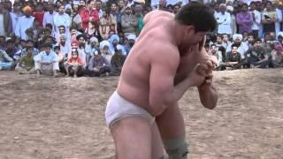 Indian top Mud Wrestling Match -Parvinder Doomchedi VS Balvinder  Title Match