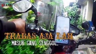 KURIR PAKET MASUK GANG SENGGOL  RUMAH BENTENG TAKESHI..