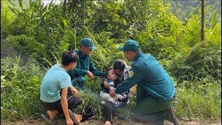 A kind police officer helps a single mother in distress on the road - ly truc ca