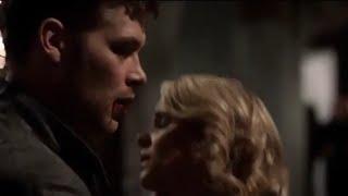 Klaus Muerde a Camille  Camille Le Dice a Elijah el Plan de Klaus  The Originals T2 Ep21Latino