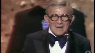 George Burns Wins Supporting Actor 1976 Oscars