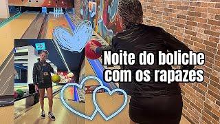 Noite do boliche com os rapazes