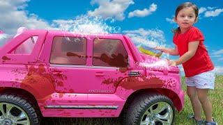 Jenna And Her Pink Car Adventure