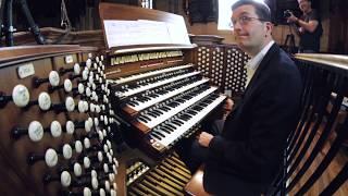 J. S. Bach - Toccata in D minor played by John Sherer on Chicagos largest pipe organ