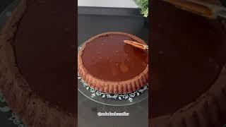 Çikolatalı karamel dolgulu tart kek