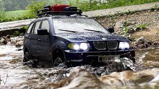 110 Scale BMW X5 1999 E53  Traxxas TRX4  chassis  Off-Road Driving on a rainy day 4X4 RC Car