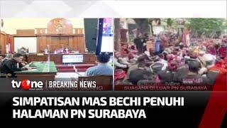 Membludak Simpatisan Mas Bechi Penuhi Halaman PN Surabaya Kawal Sidang Putusan Vonis  tvOne