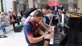 法國巴黎火車站的即慶表演 - 鋼琴四手聯彈