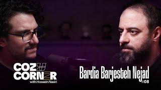 Corner 08 Bardia Barjesteh Nejad  تولیدکننده‌ی پادکست معروف آلبوم رموز کاری‌اش رو می‌گوید